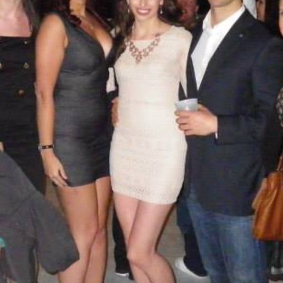 XS Nude / Ivory Lace Dress w/ Sleeves (Backless) - Picture 4 of 4